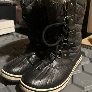 Sorel Tofino Black Winter Boots with Fur Trim